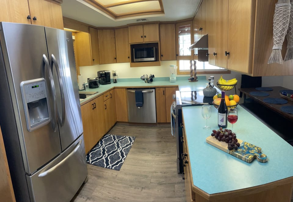 Kitchen, stove, oven, dishwasher, microwave, fridge, fully stocked