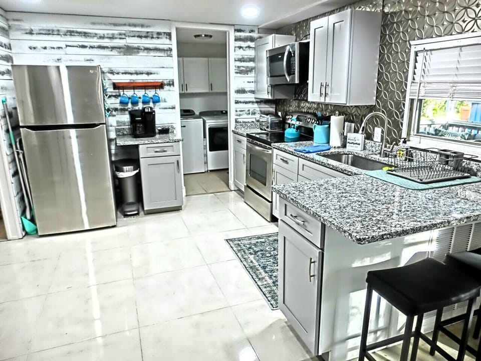 Updated Stainless Steel Kitchen (No Dishwasher)