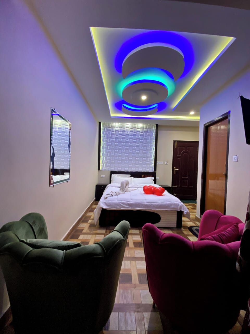 Deluxe Suit Room | Iron/ironing board, free WiFi, bed sheets