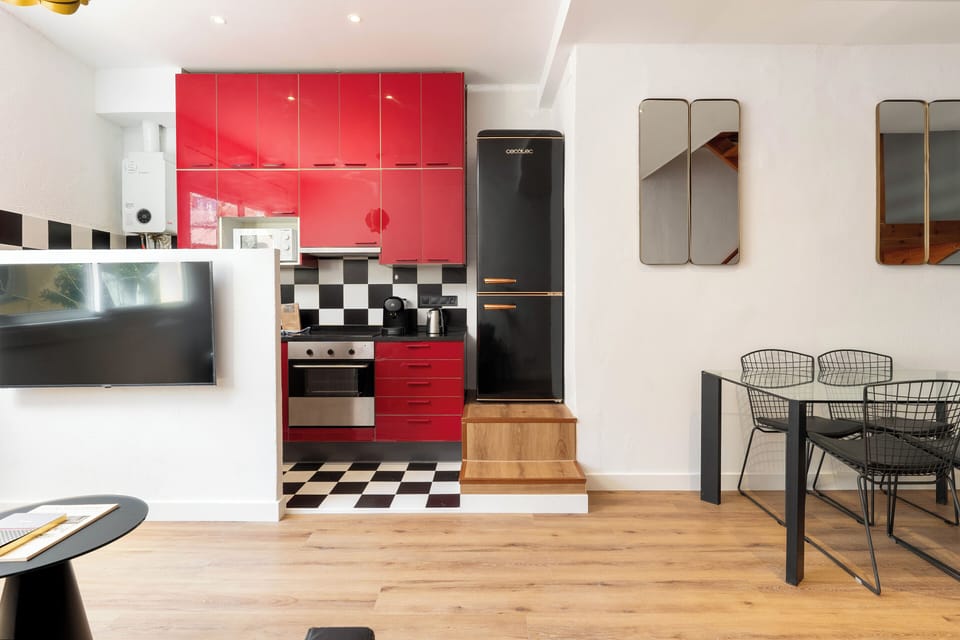 Deluxe Duplex, 1 Bedroom | Private kitchen | Microwave, oven, stovetop, espresso maker