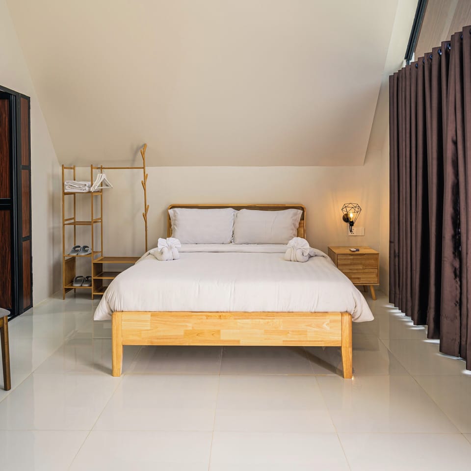 Glamping Standard | Minibar, desk, WiFi (free), bed sheets