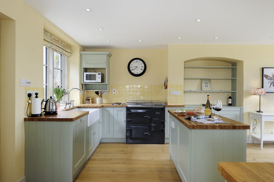 Cotswold Cottage Kitchen - StayCotswold