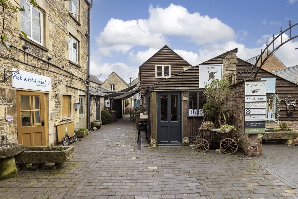 Bakers Flat The Bakers Yard - StayCotswold