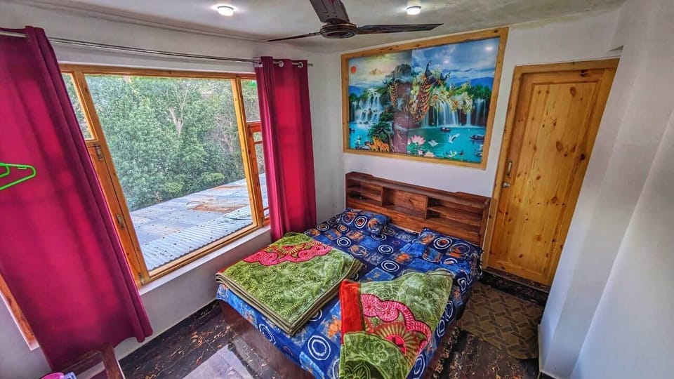 Deluxe Room | Desk, WiFi (free)