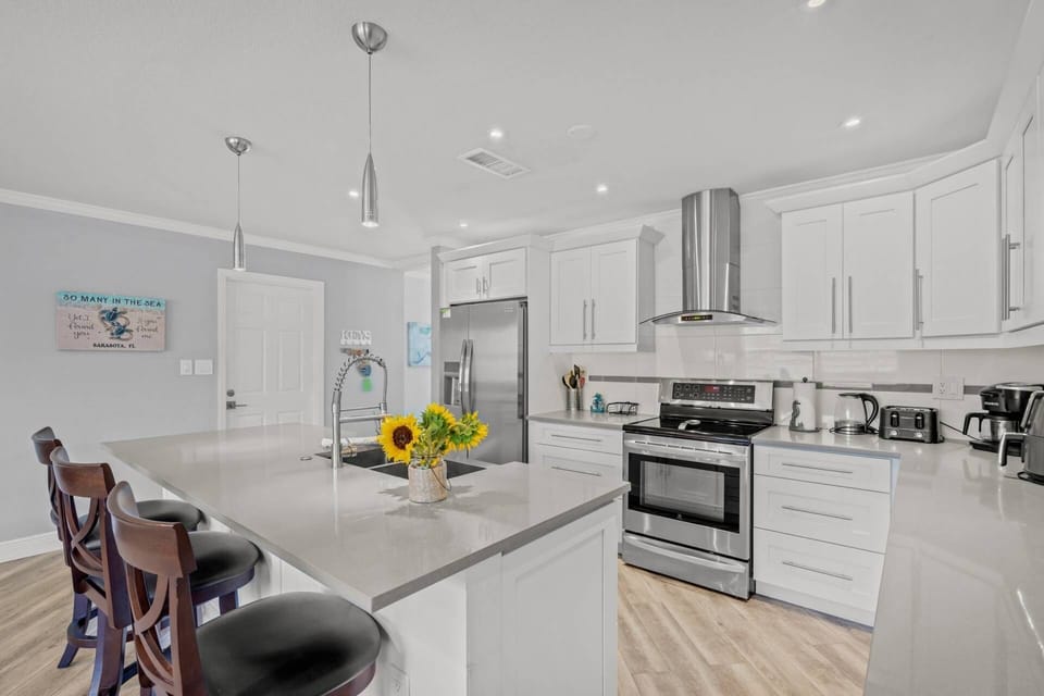 Cook in, dine out, or both—your kitchen, your call.