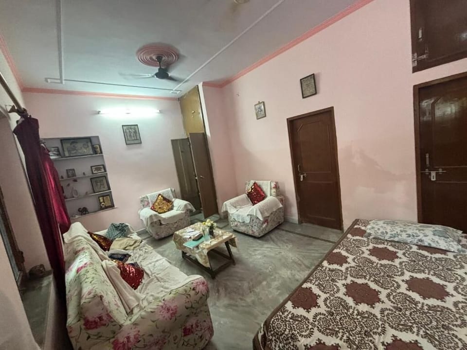 Comfort Room | Living area