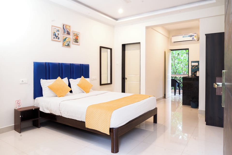 Deluxe Double Room | Hypo-allergenic bedding, blackout drapes, iron/ironing board, free WiFi