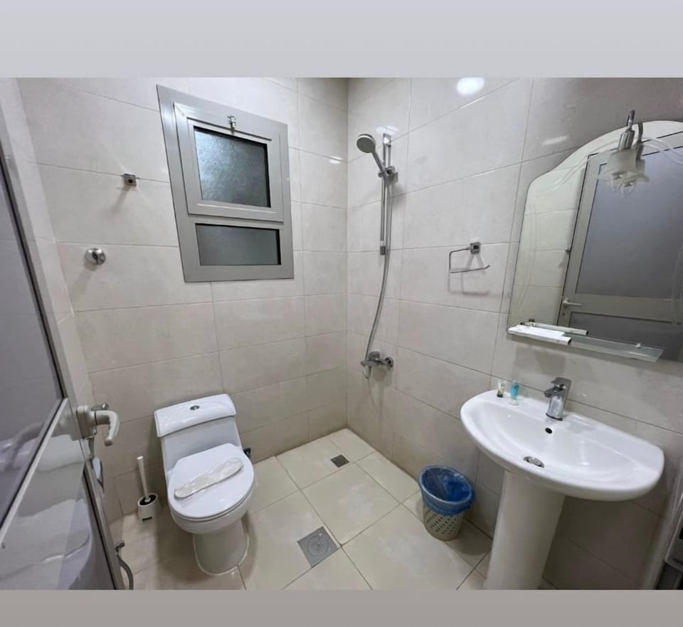 Towels, soap, shampoo, toilet paper
