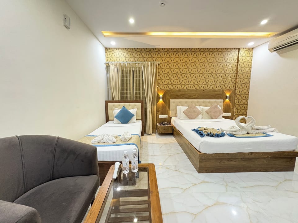 City Room | Desk, laptop workspace, soundproofing, free WiFi