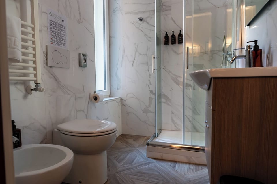 Superior Double Room | Bathroom | Shower, hair dryer, bidet, towels