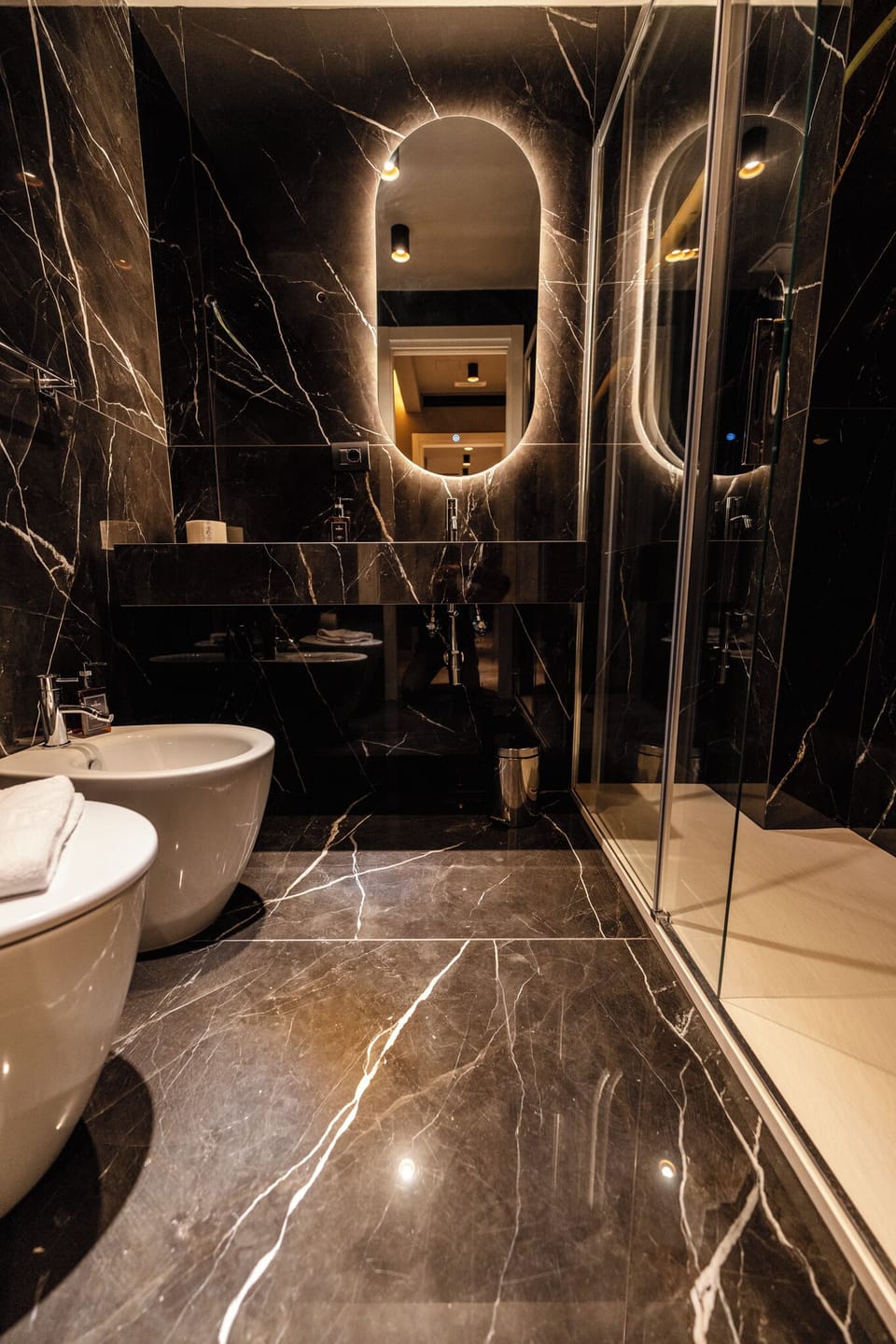 Superior Double Room, Private Bathroom | Bathroom | Shower, hair dryer, bidet, towels