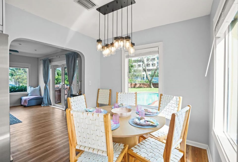 Gather around and create lasting memories! 🍽️🥂 Our spacious dining area is perfect for enjoying good food and great company with family and friends.