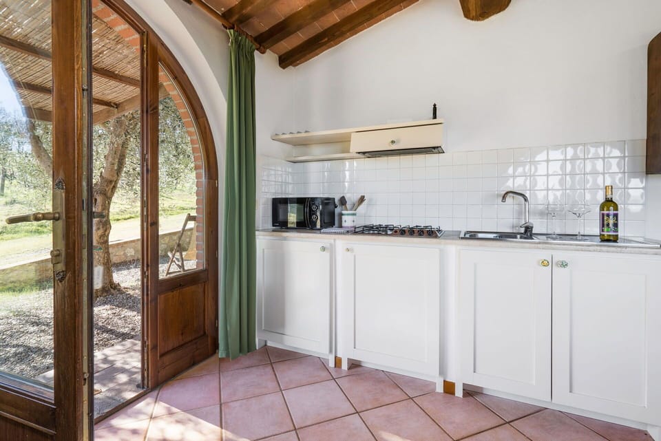 Autumn, Bathroom, Kitchen, Spring, Summer