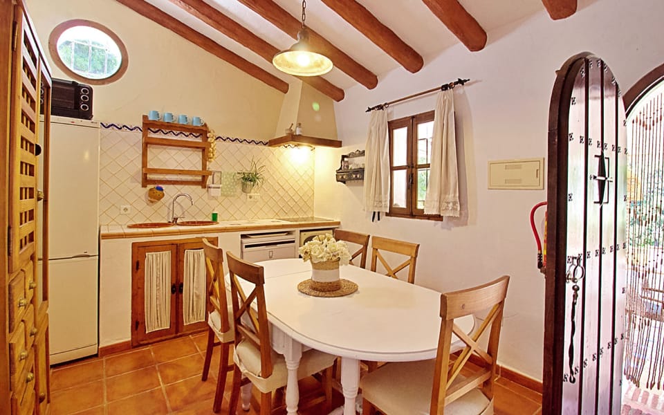 Cortijo El Majito %2D beauty and tradition %2D kitchen and dining area