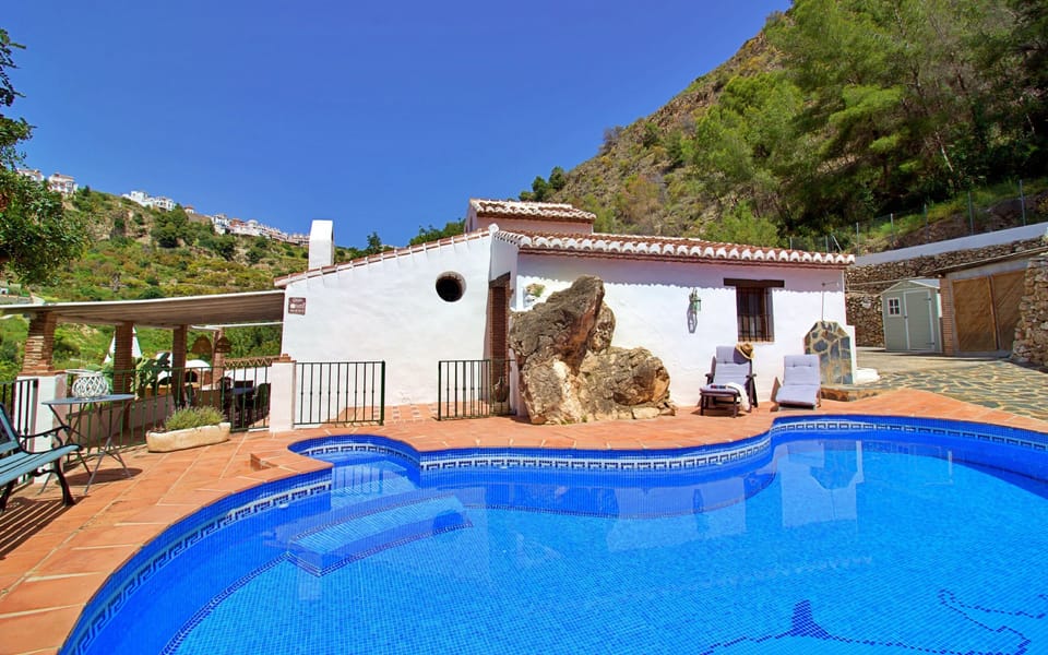 Cortijo El Majito %2D beauty and tradition %2D pool and house