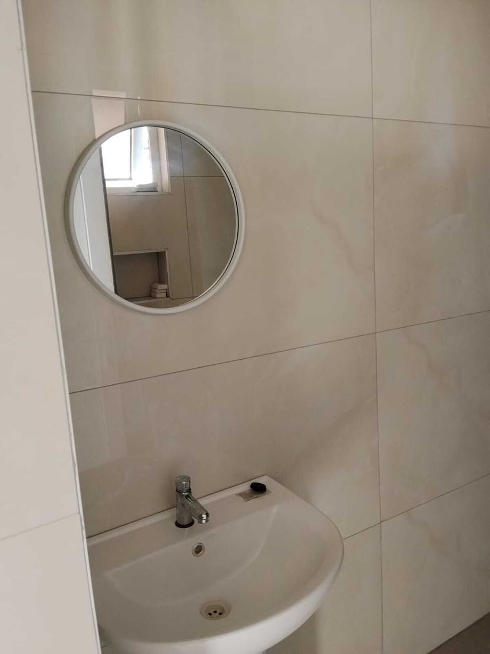 Towels, soap, shampoo, toilet paper