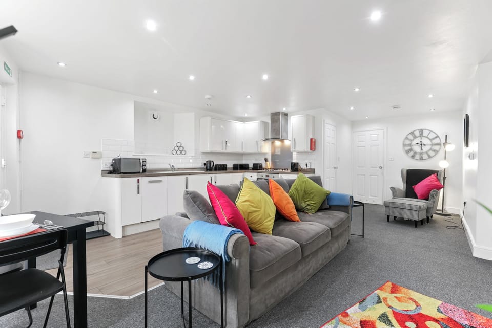 Apartment, Patio | Living area | 30-inch TV with digital channels