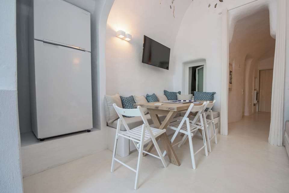 Deluxe Villa, 2 Bedrooms, Balcony, Sea View | 2 bedrooms, free WiFi