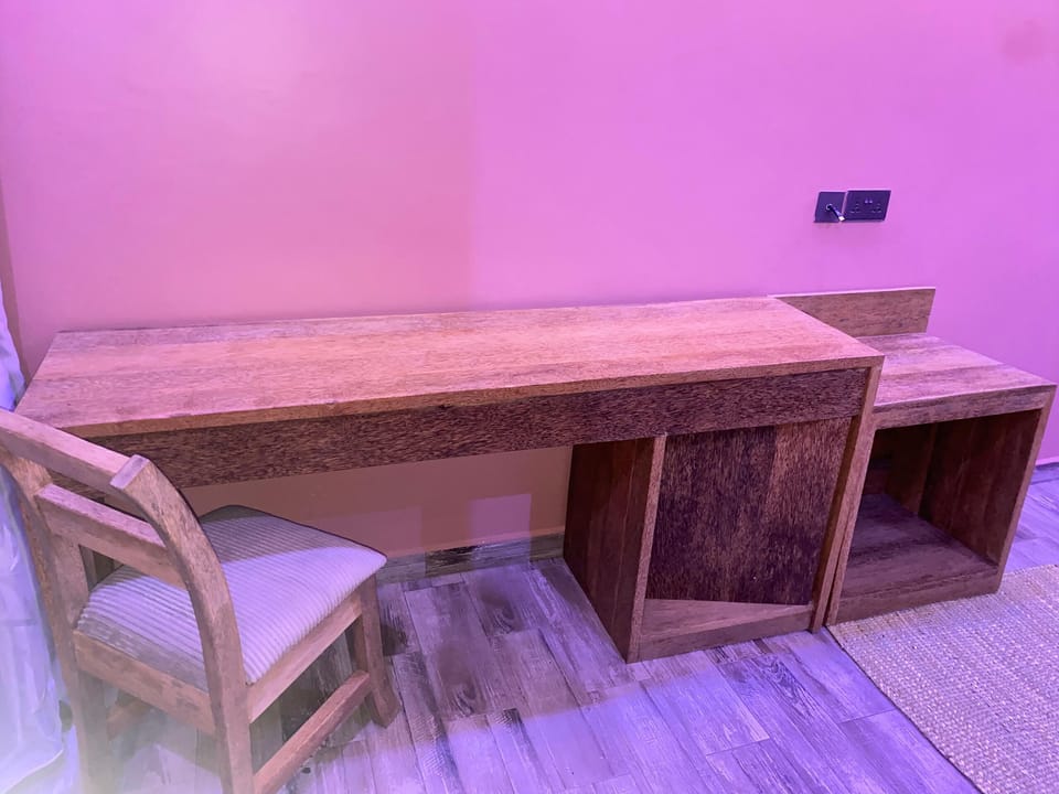 Desk, laptop workspace, free WiFi