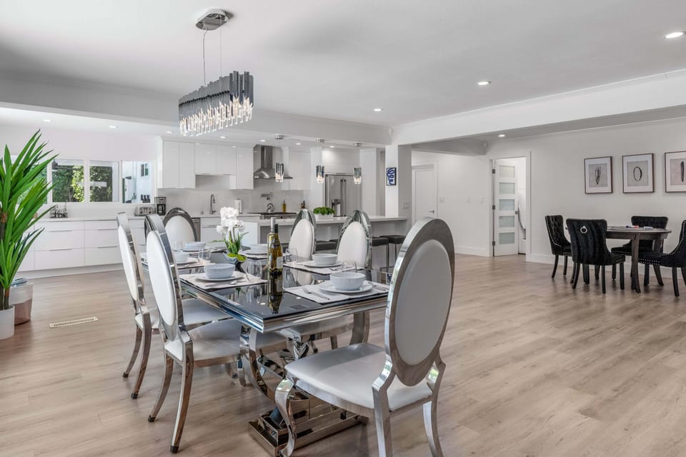 Dining area for 8