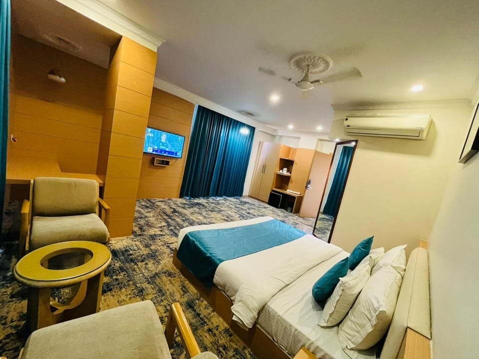 In-room safe, desk, laptop workspace, blackout drapes