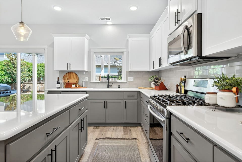 Fully equipped kitchen for meals and gatherings
