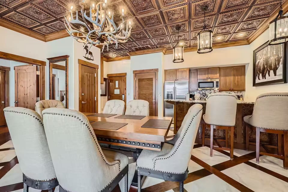 Dining area with mountain-inspired décor