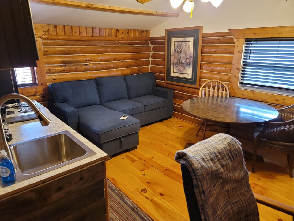 Deluxe Suite, Balcony, Mountain View | In-room dining