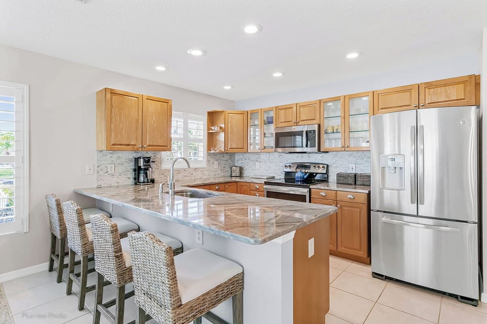 Fully appointed beautiful kitchen