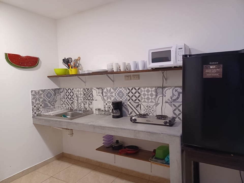 Basic Studio Suite | Private kitchen