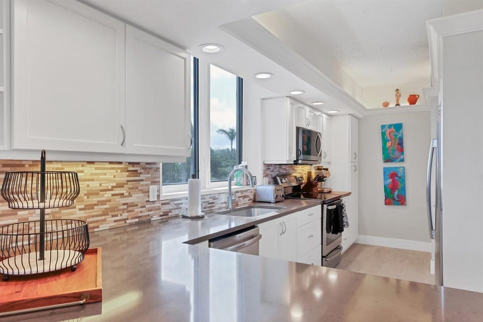 Beachplace 6 205 by FVC - Kitchen