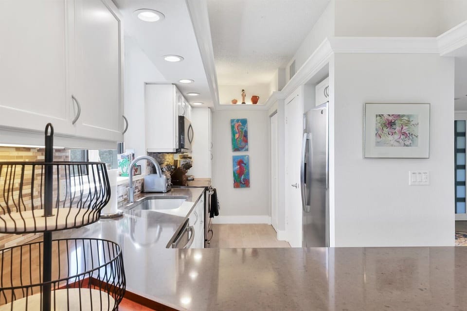 Beachplace 6 205 by FVC - Kitchen