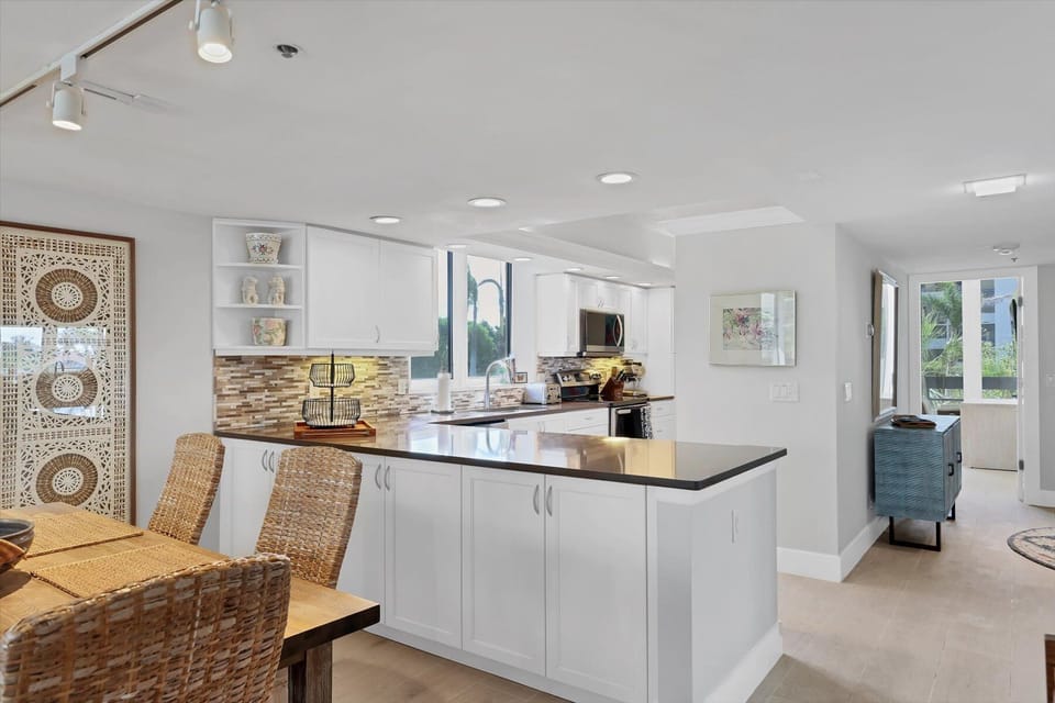 Beachplace 6 205 by FVC - Kitchen