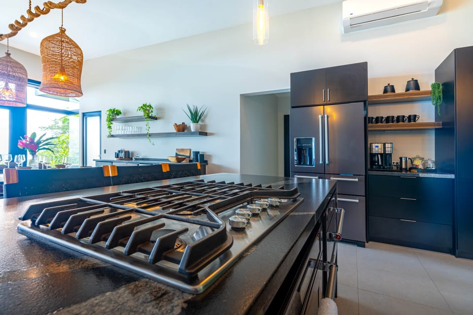 Main house gas cooktop