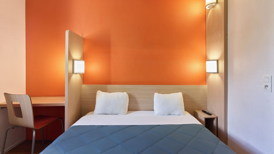 Standard Room, 1 Double Bed | Desk, blackout drapes, soundproofing, free WiFi