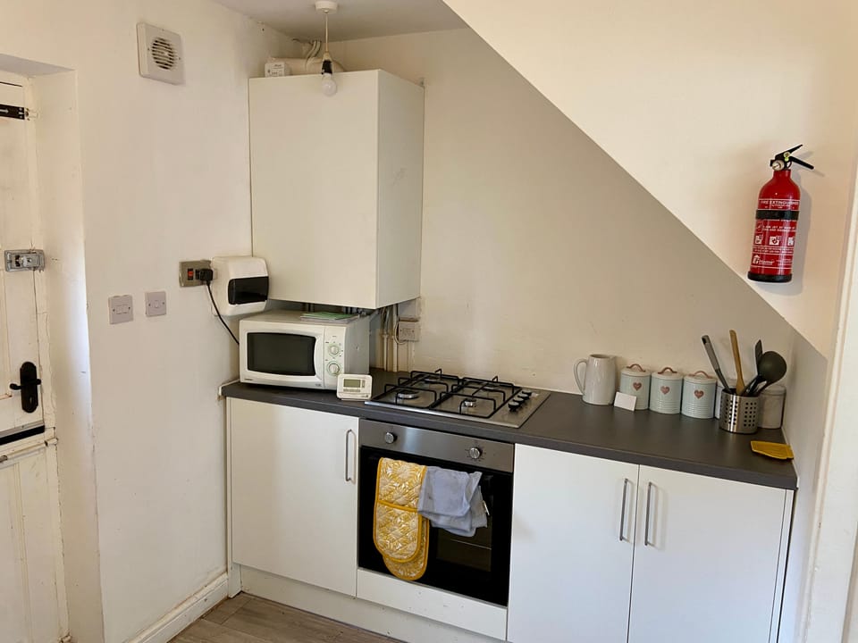 House | Private kitchen | Fridge, microwave, oven, stovetop