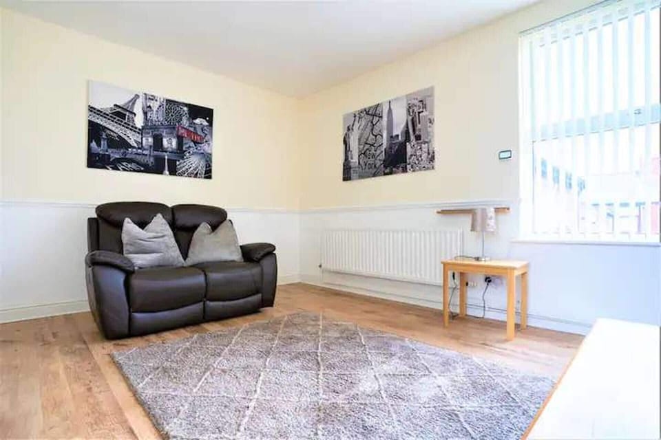 Apartment | Living area | TV