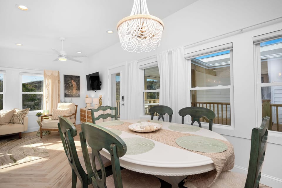 Dining Area (South Wing)
