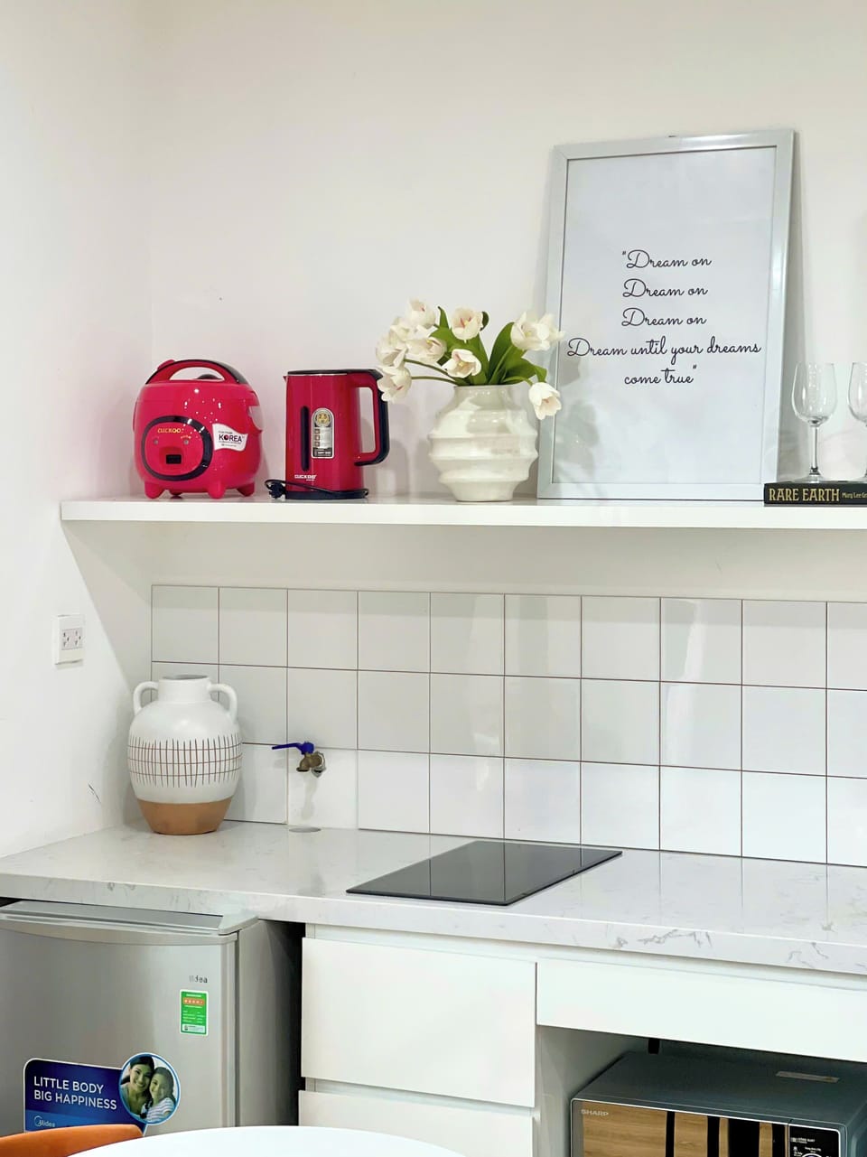 Standard Studio, Balcony | Private kitchen | Microwave, stovetop, cookware/dishes/utensils, spices