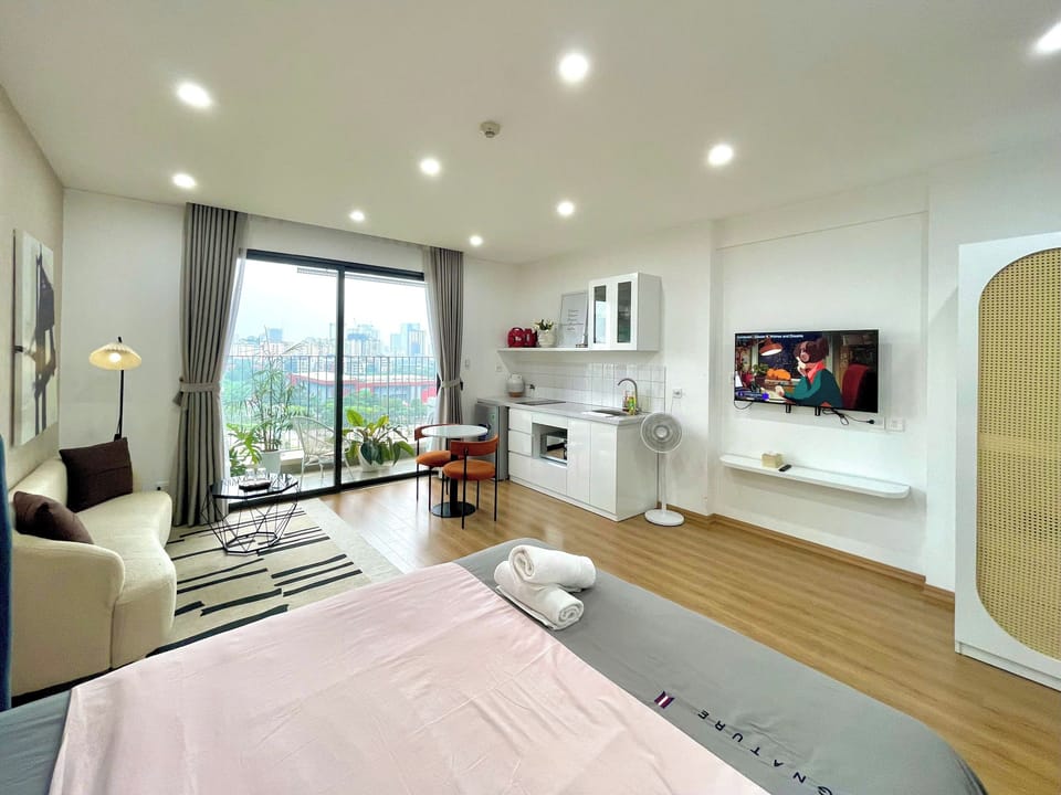 Standard Studio, Balcony | Hypo-allergenic bedding, individually furnished, desk, laptop workspace