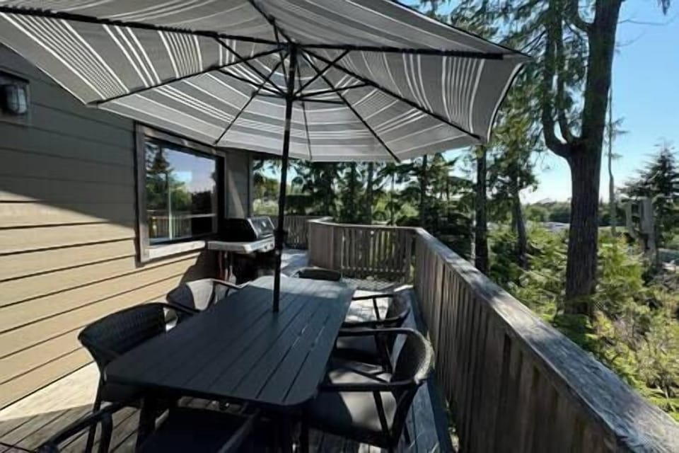 Entrance patio with BBQ