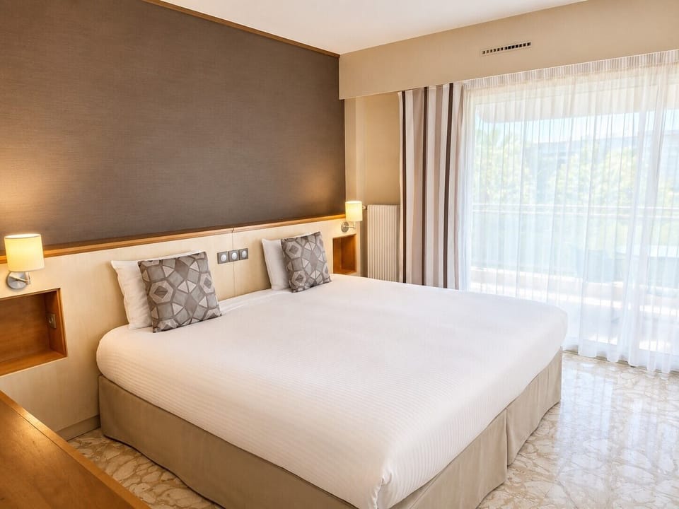Superior Room, Terrace | In-room safe, desk, soundproofing, travel crib