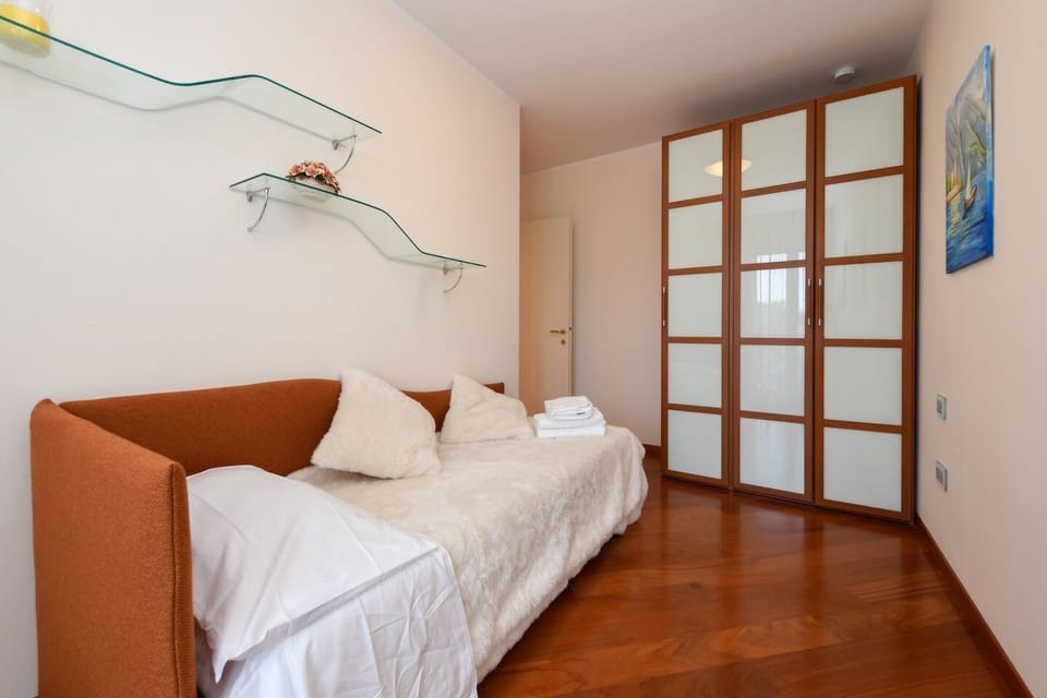 Second bedroom with one queen size bed prepared
