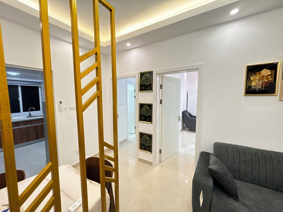 Deluxe Apartment, Balcony, Mountain View | Living area