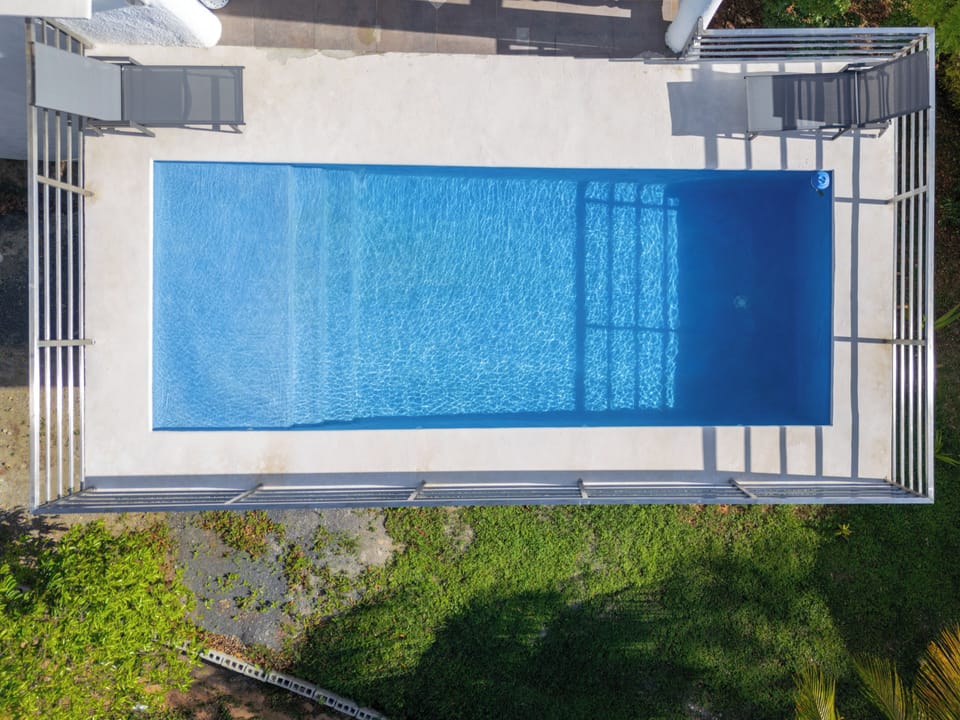 Our large pool gets profesional clean up every day, except on Sundays.