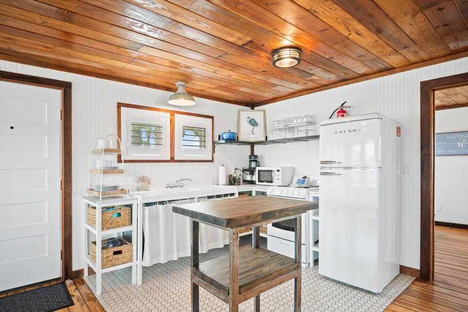 Spacious Seaside Cooking Spot