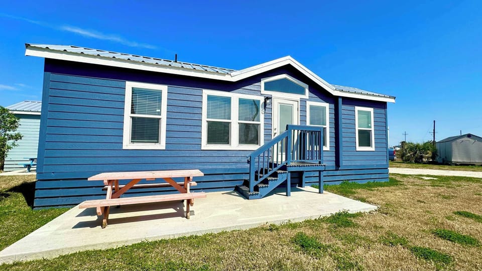 Brand New Modern Home on the Bay and close to the Beach!