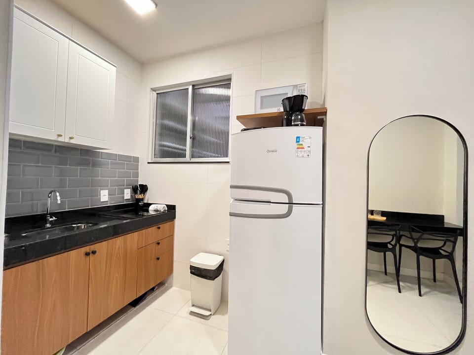 Microwave, stovetop, cookware/dishes/utensils