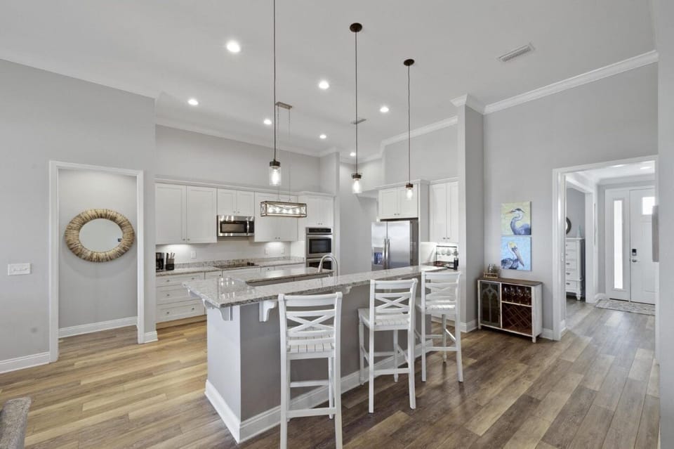 Enjoy this knock-out gourmet kitchen