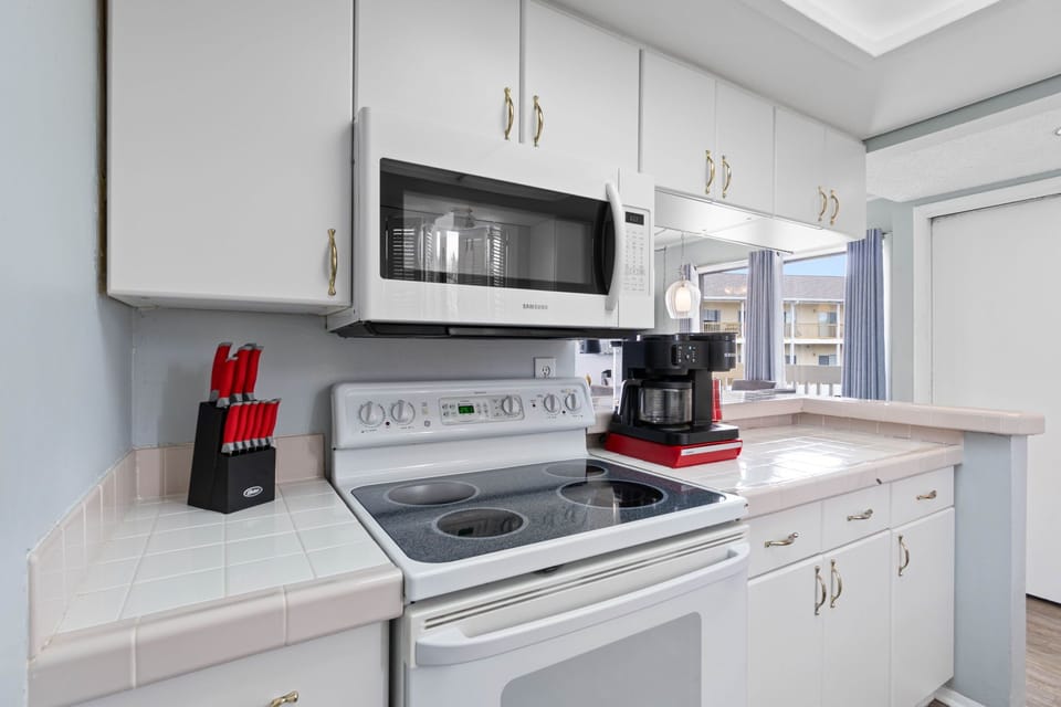 Love to cook? You'll find a wide array of quality kitchen accessories ready for your favorite recipes.
